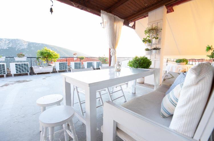 Apartment Kouros Делфи Екстериор снимка